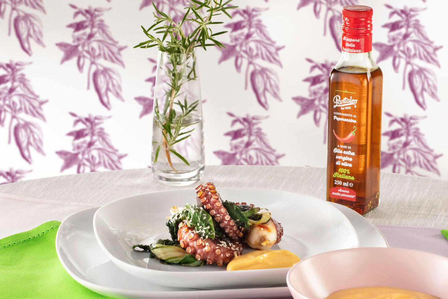 Olio extra vergine di oliva aromatizzato al peperoncino - Polpo scottato con bietole e maionese aromatizzata al peperoncino