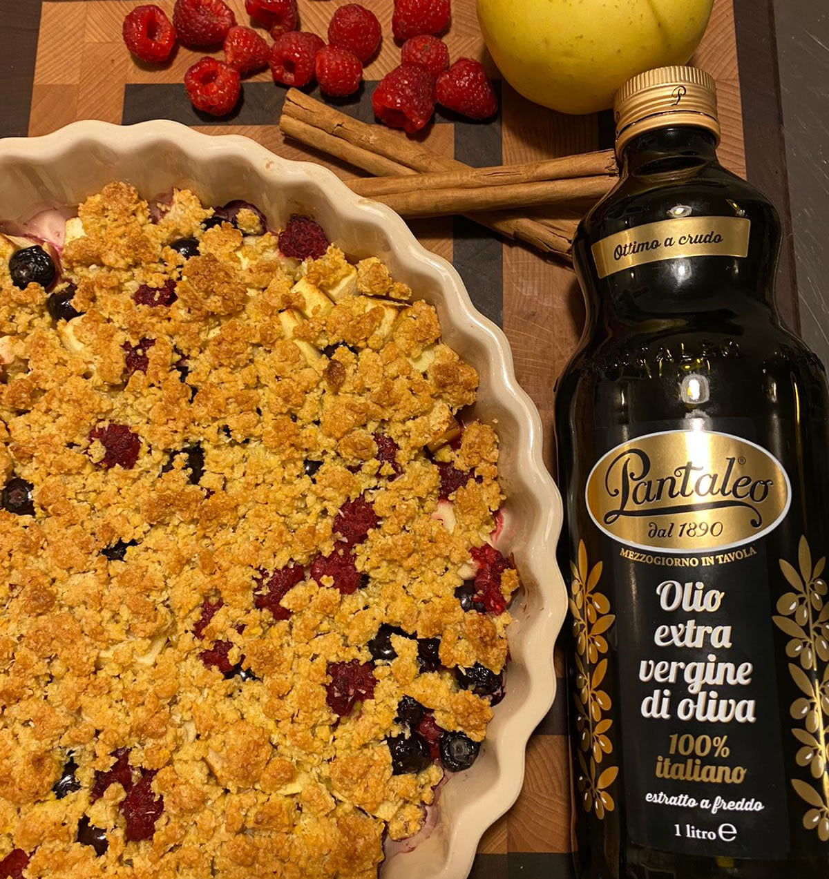Olio Pantaleo - Crumble di mele e frutti di bosco all’olio
