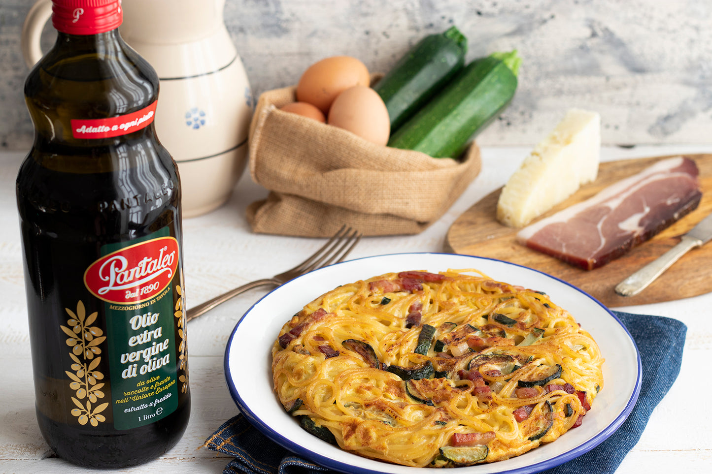 Olio extra vergine di oliva - Frittata di pasta con speck e zucchine