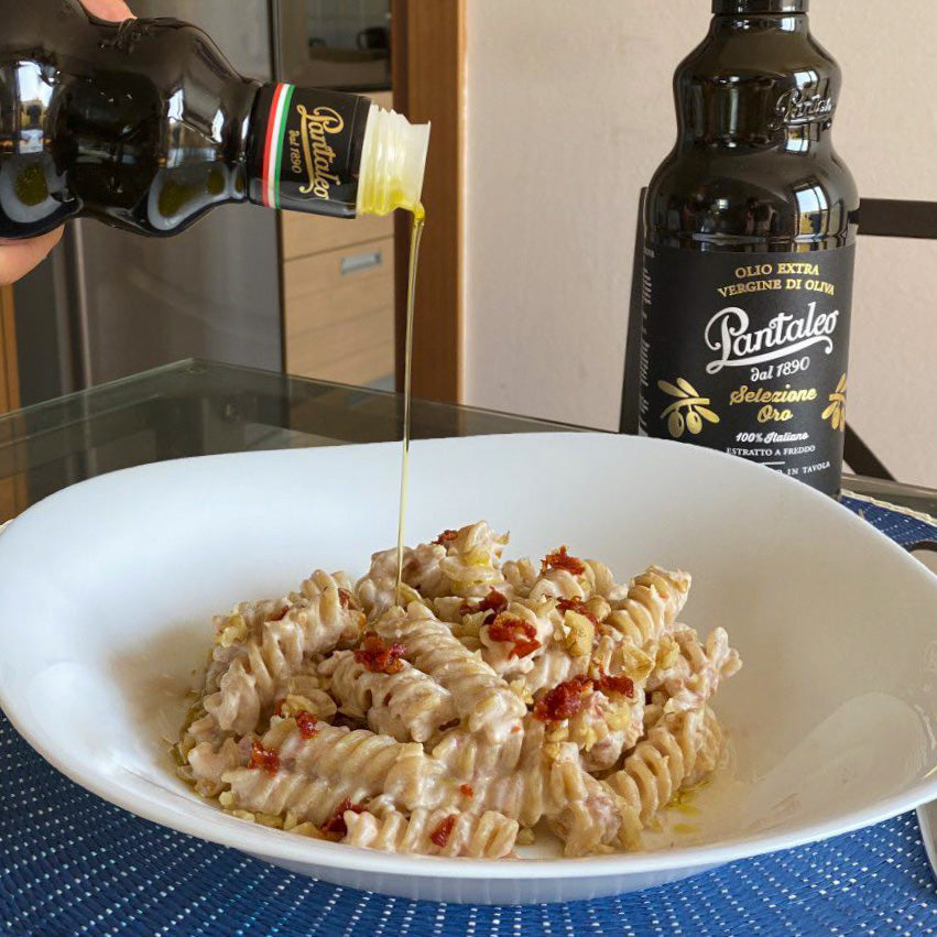 Olio Pantaleo - Pasta integrale con crema di pomodori secchi, ricotta e noci