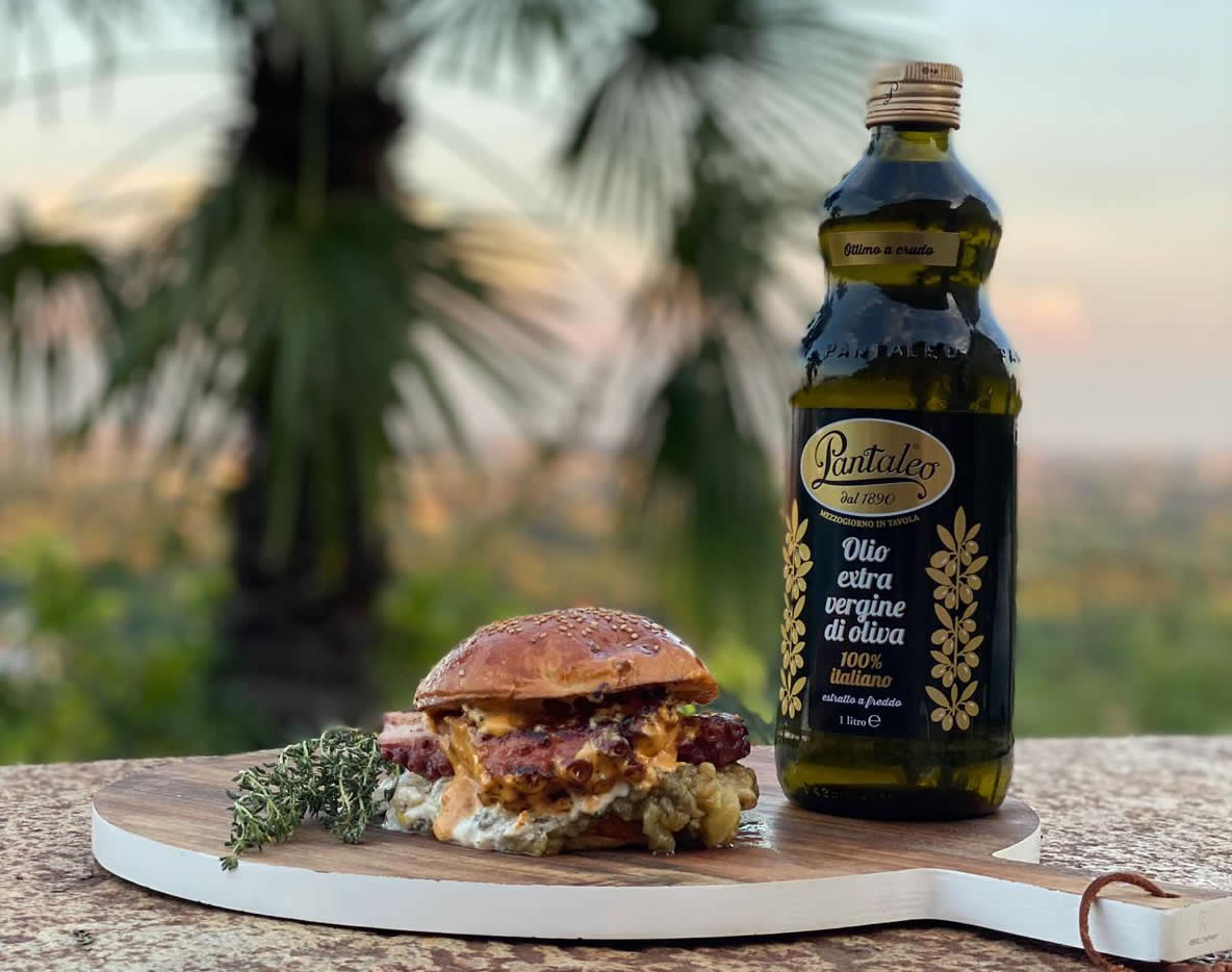 Olio Pantaleo - Burger di polpo con melanzane, burrata affumicata e maionese ai pomodori secchi