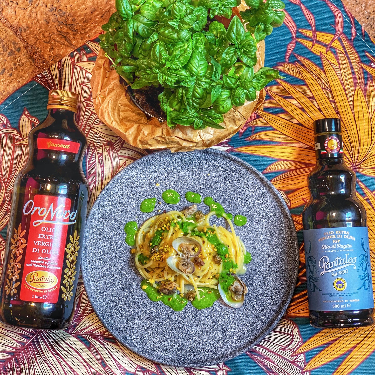 Olio Pantaleo - Spaghetto freddo in crema di pistacchi, vongole, capperi e basilico