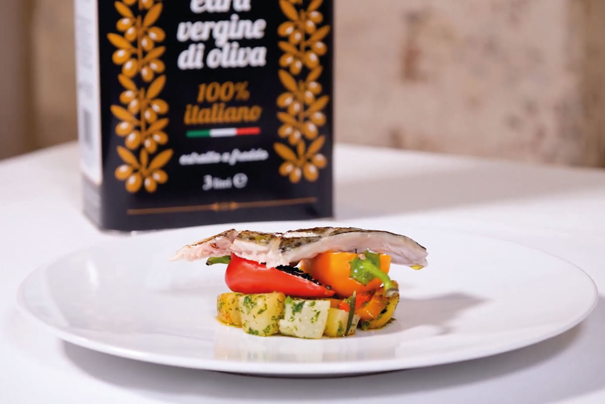 Sgombro, insalatina di patate e friggitelli