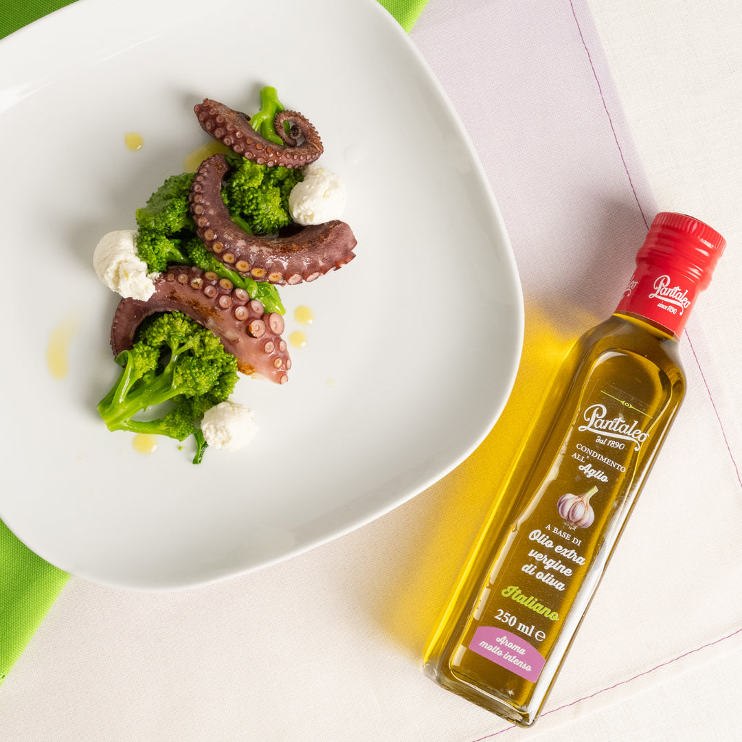 Dressing made with 100% Italiano extra-virgin olive oil, flavoured with garlic