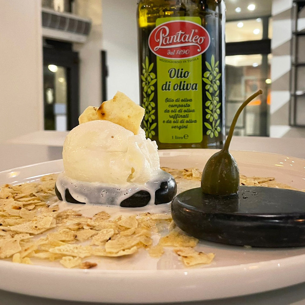 Gelato all’olio di oliva con briciole di pane e acciughe