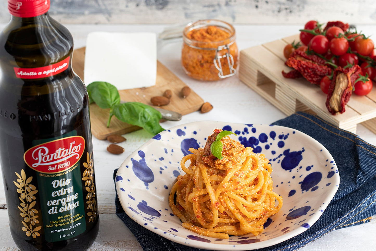 Olio extra vergine di oliva - Troccoli al pesto di pomodori secchi e ricotta salata